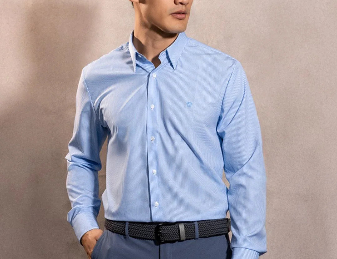 Camisa Performance rayas azul claro antiarrugas para hombre marca DANTE tallaje regular fit foto modelo