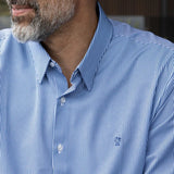 Camisa Performance rayas azul oscuro para hombre marca DANTE tallaje regular fit foto yepes close