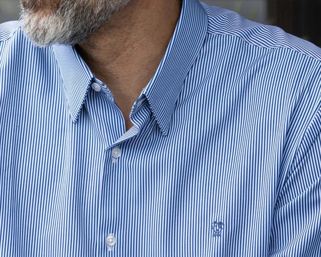 Camisa Performance rayas azul oscuro para hombre marca DANTE tallaje regular fit foto yepes close