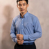 Camisa Performance rayas azul oscuro antiarrugas para hombre marca DANTE tallaje regular fit foto modelo3