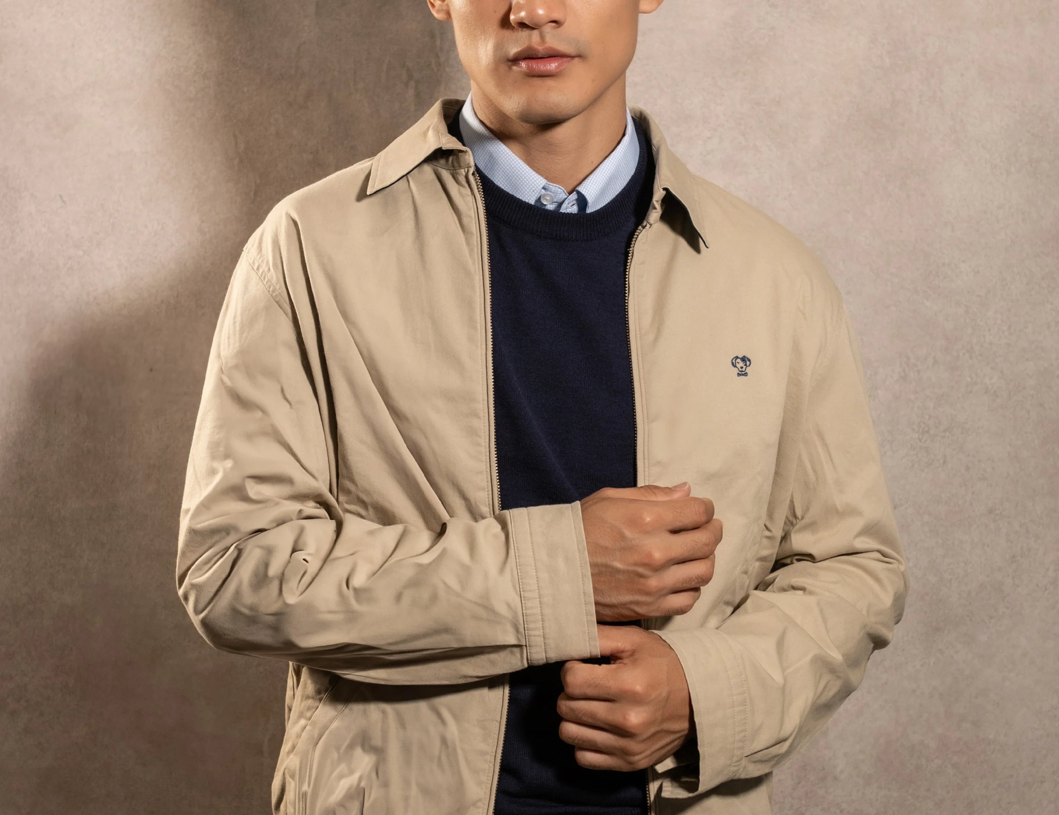 Chaqueta Antimanchas Kyoto Beige para hombre marca DANTE foto modelo