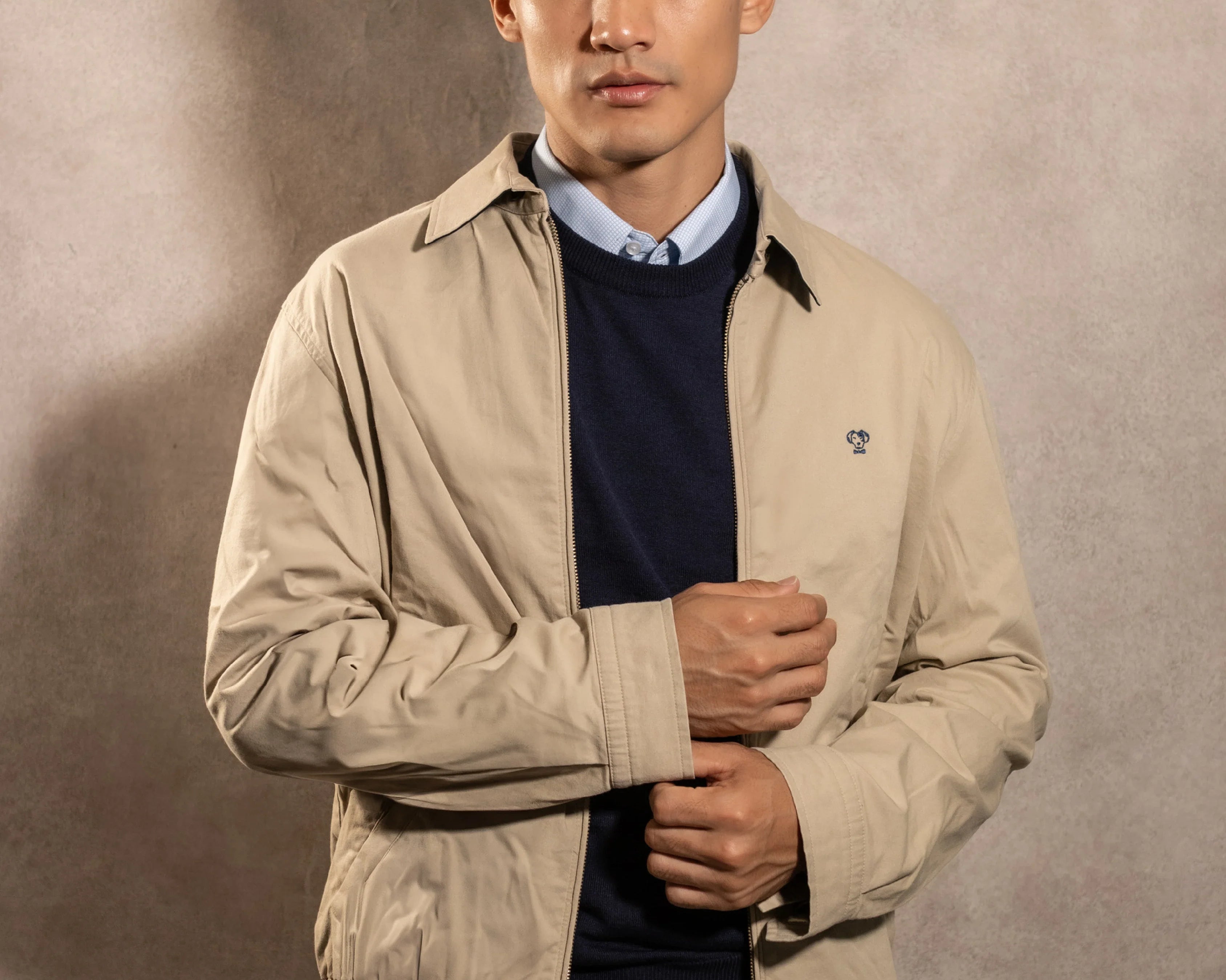 Chaqueta Antimanchas Kyoto Beige para hombre marca DANTE foto modelo
