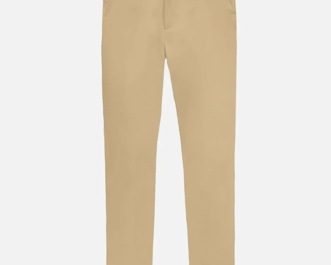 Pantalón performance antimanchas Camel para hombre marca dante tallaje regular fit foto mockup