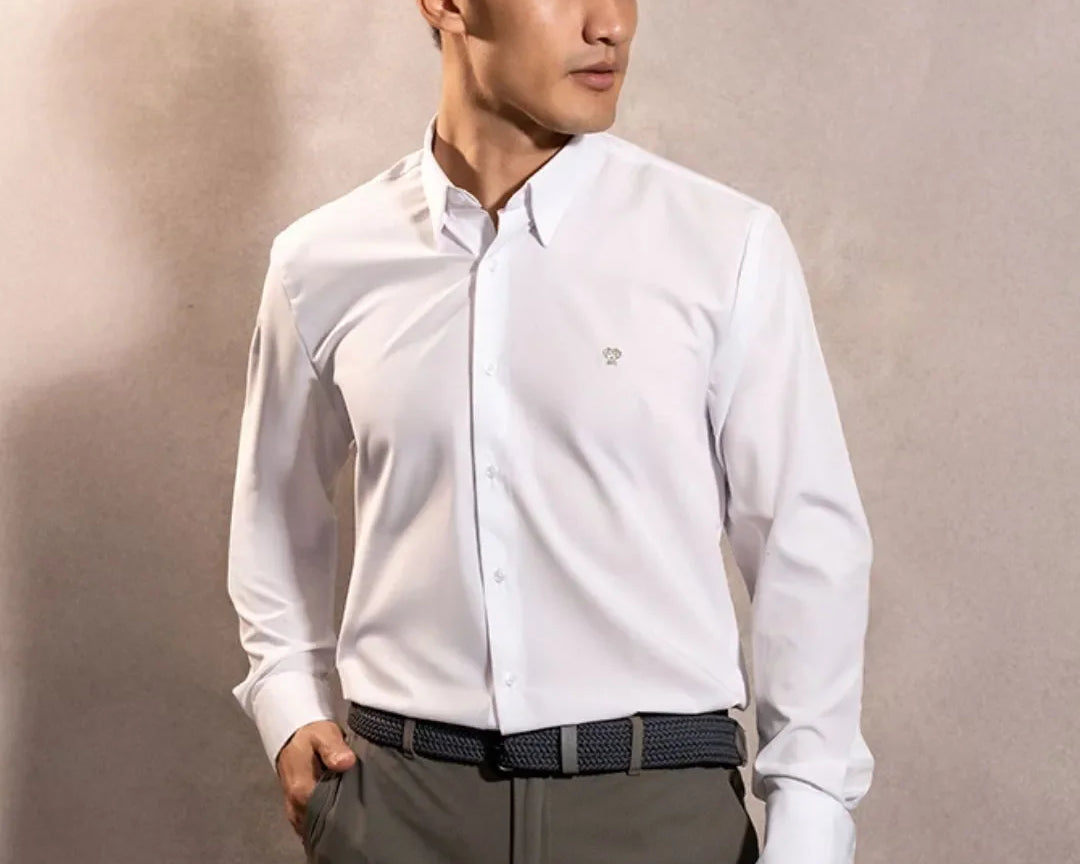 Camisa Performance blanca antiarrugas para hombre marca DANTE tallaje regular fit foto modelo
