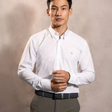 Camisa Performance blanca antiarrugas para hombre marca DANTE tallaje regular fit foto modelo2