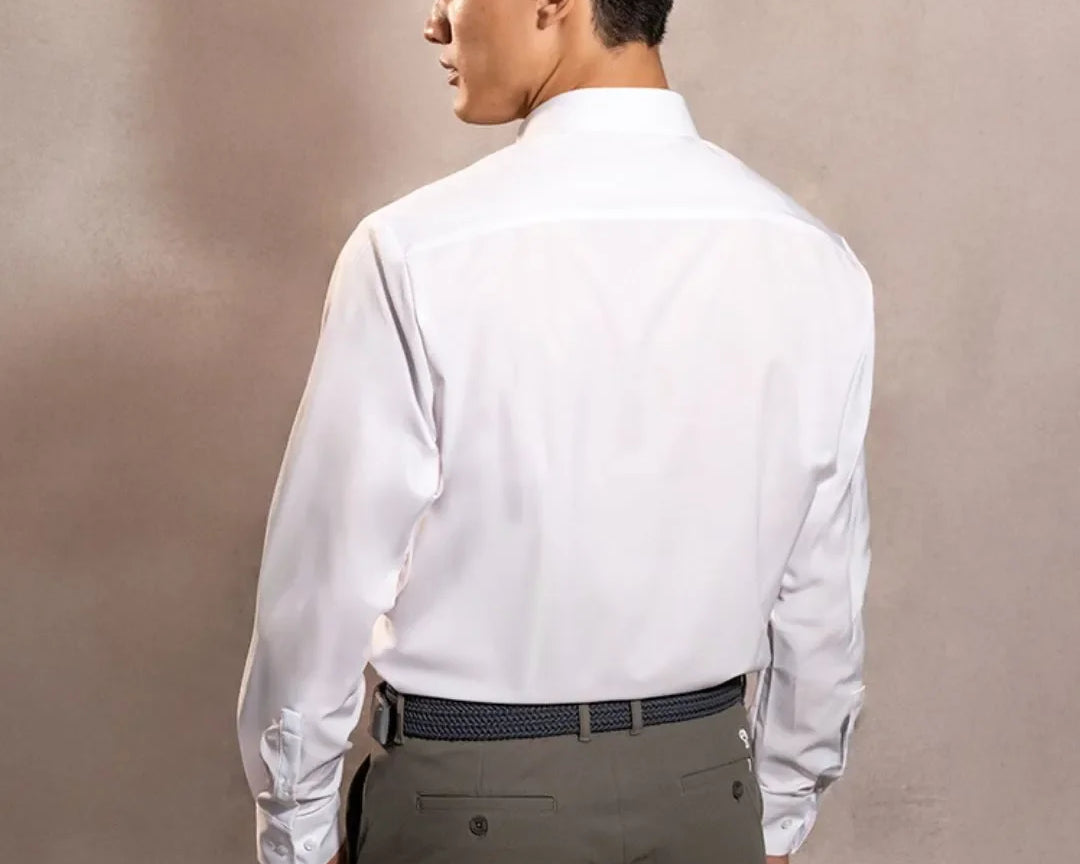 Camisa Performance blanca antiarrugas para hombre marca DANTE tallaje regular fit foto espalda