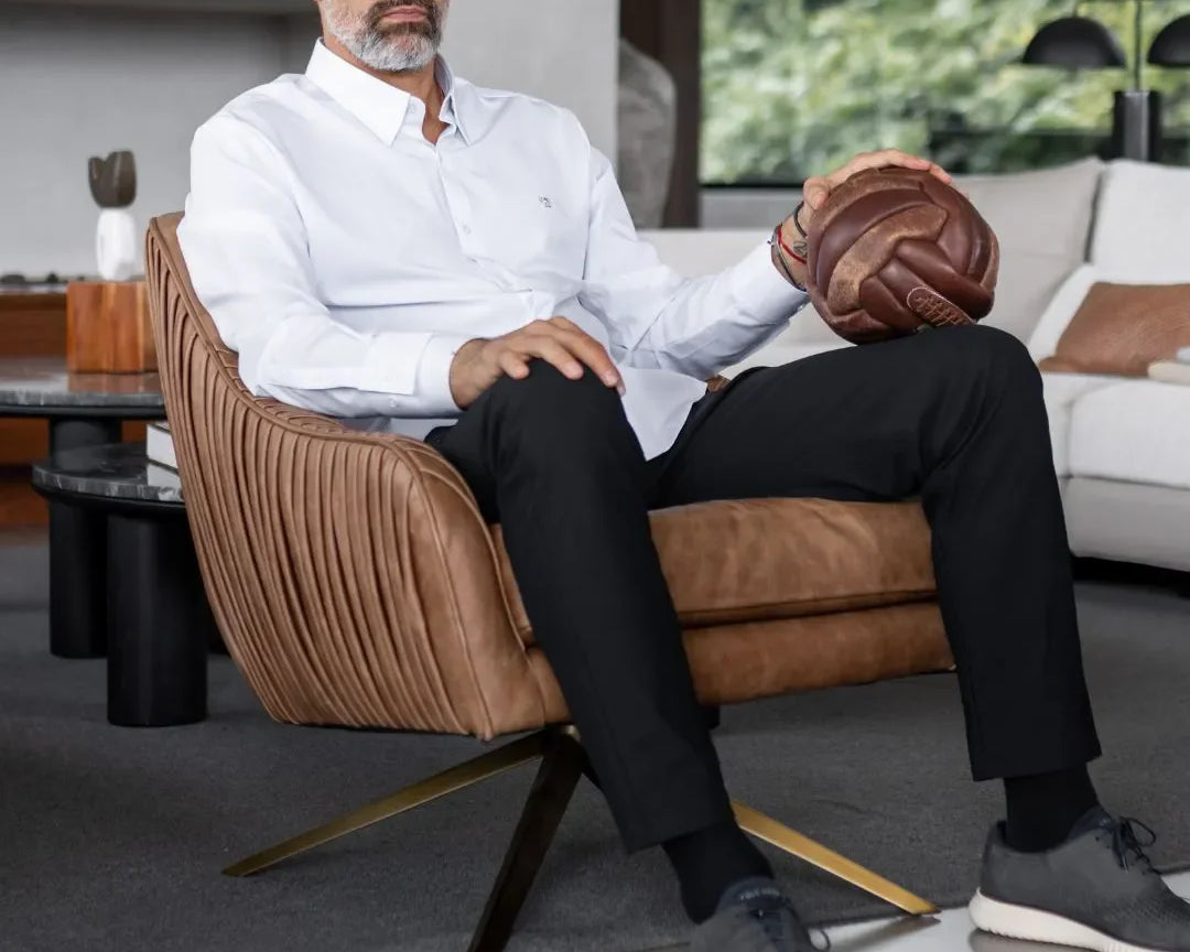 Camisa Performance blanca antiarrugas para hombre marca DANTE tallaje regular fit foto yepes ball