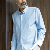 Camisa Performance cuadros azul claro para hombre marca DANTE tallaje regular fit foto lifestyle yepes