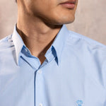 Camisa Performance cuadros azul claro antiarrugas para hombre marca DANTE tallaje regular fit foto logo