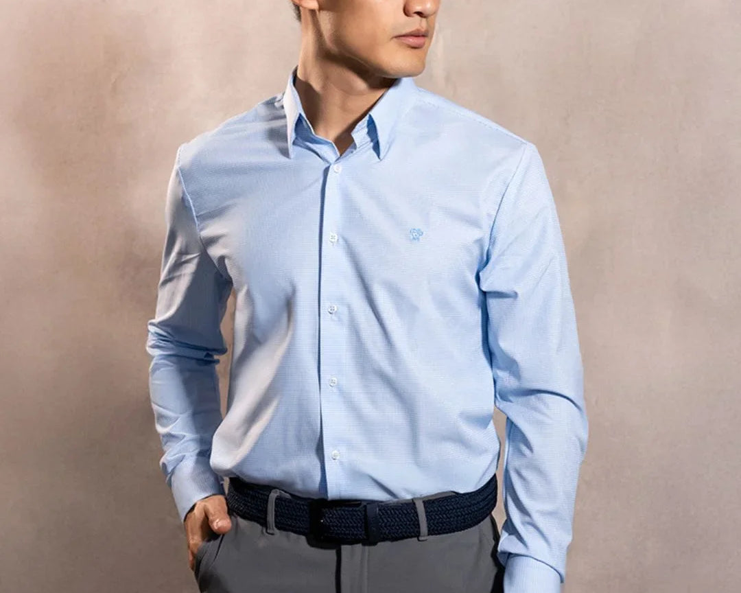 Camisa Performance cuadros azul claro antiarrugas para hombre marca DANTE tallaje regular fit foto modelo