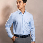 Camisa Performance cuadros azul claro antiarrugas para hombre marca DANTE tallaje regular fit foto modelo2