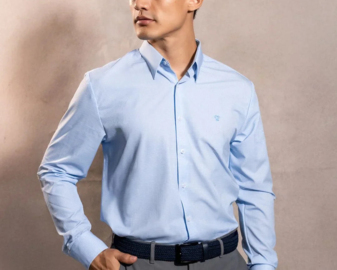 Camisa Performance cuadros azul claro antiarrugas para hombre marca DANTE tallaje regular fit foto modelo2