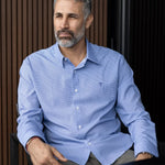 Camisa Performance cuadros azul oscuro para hombre marca DANTE tallaje regular fit foto lifestyle yepes