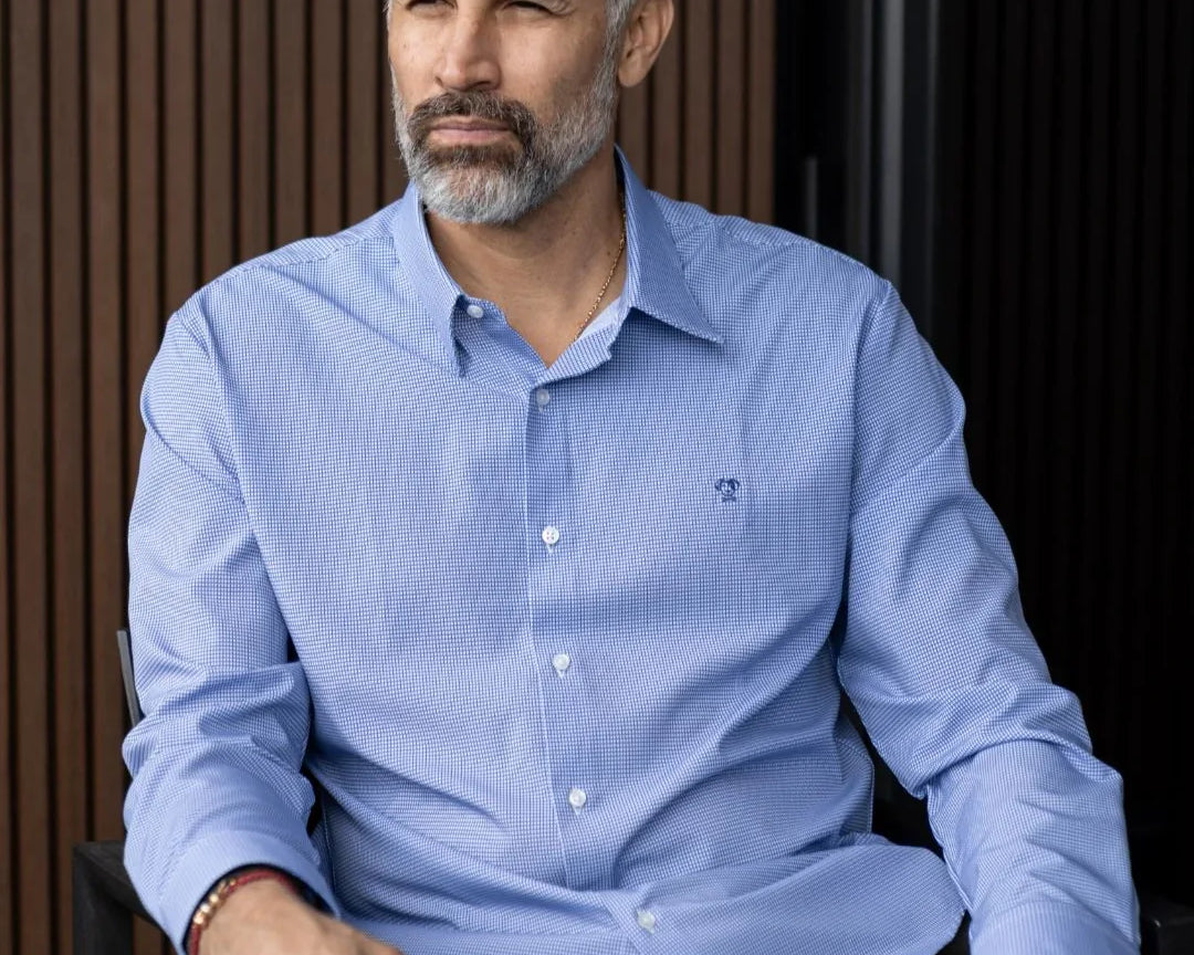 Camisa Performance cuadros azul oscuro para hombre marca DANTE tallaje regular fit foto lifestyle yepes