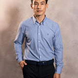 Camisa Performance cuadros azul oscuro antiarrugas para hombre marca DANTE tallaje regular fit foto modelo