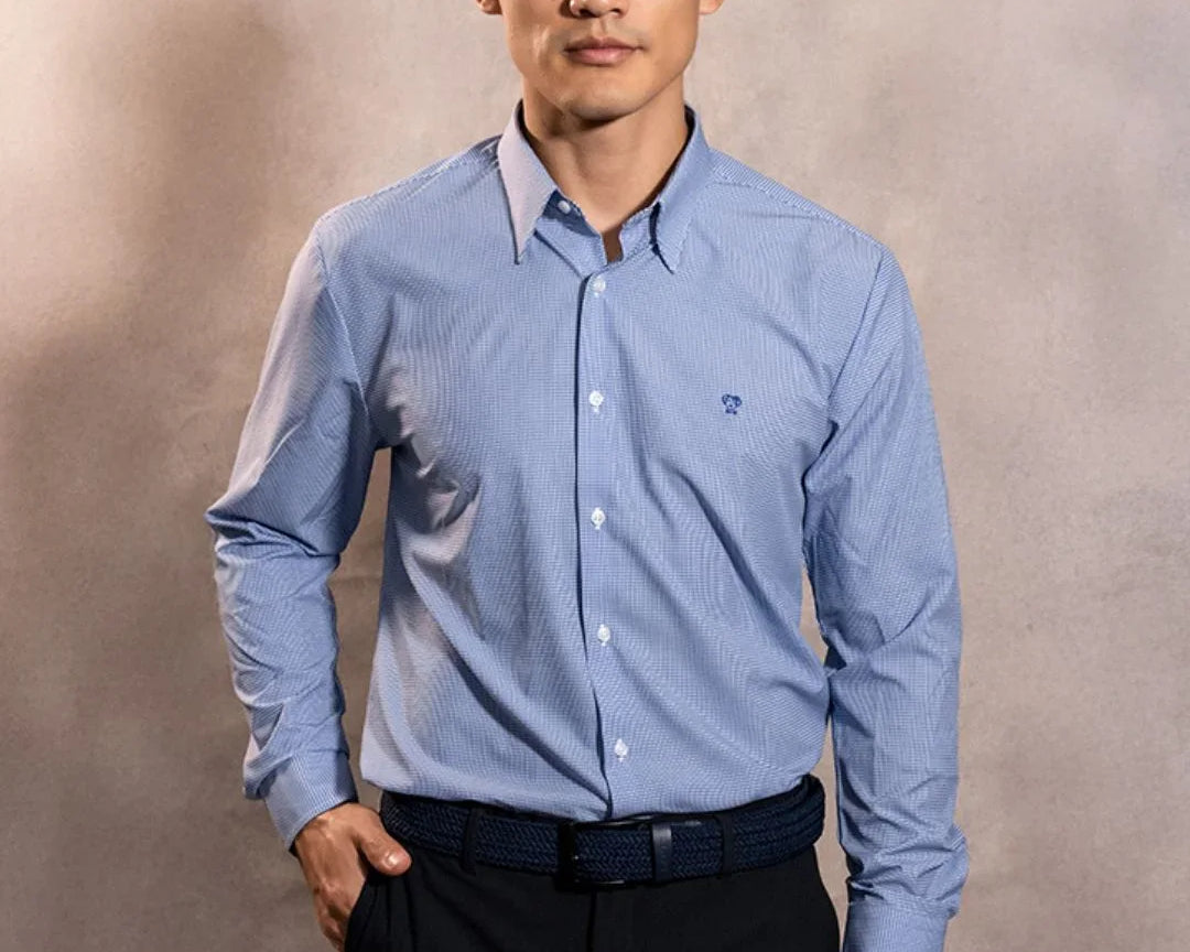 Camisa Performance cuadros azul oscuro antiarrugas para hombre marca DANTE tallaje regular fit foto modelo