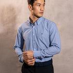 Camisa Performance cuadros azul oscuro antiarrugas para hombre marca DANTE tallaje regular fit foto modelo