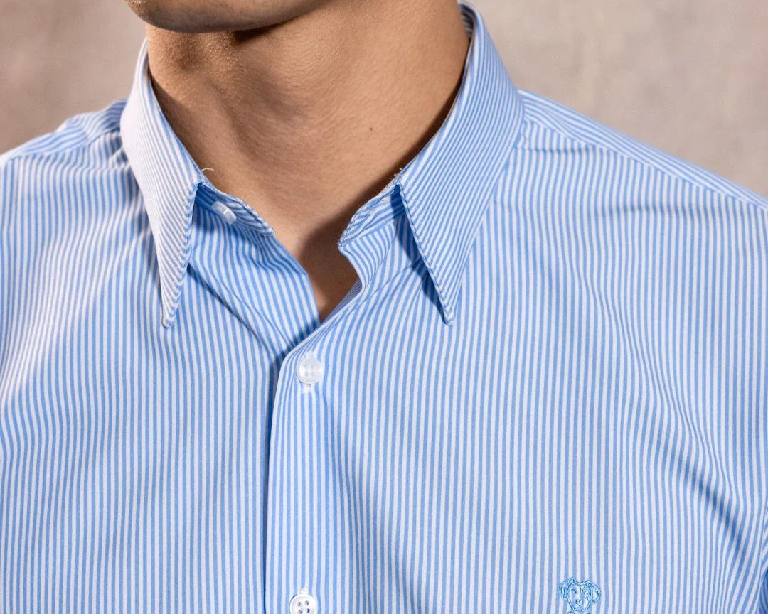 Camisa Performance rayas azul claro antiarrugas para hombre marca DANTE tallaje regular fit foto logo