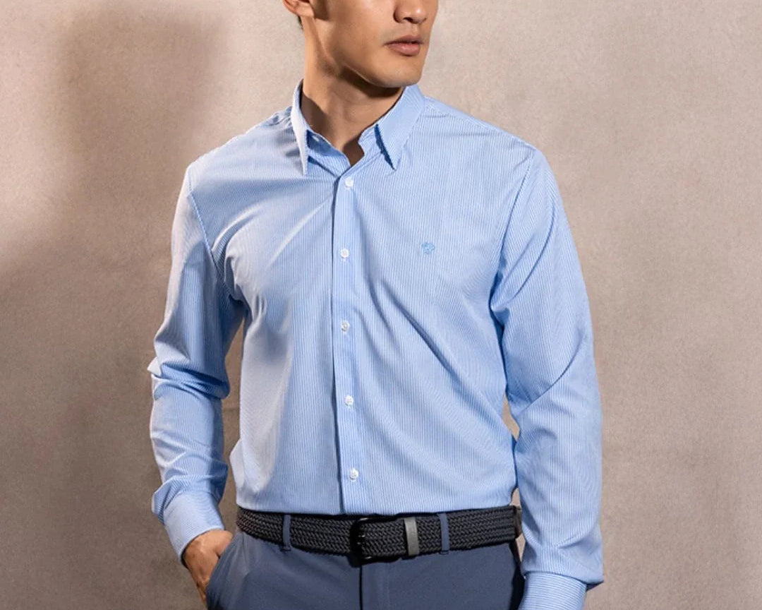 Camisa Performance rayas azul claro antiarrugas para hombre marca DANTE tallaje regular fit foto modelo