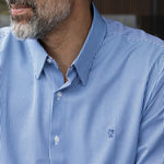 Camisa Performance rayas azul oscuro para hombre marca DANTE tallaje regular fit foto yepes close