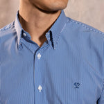 Camisa Performance rayas azul oscuro antiarrugas para hombre marca DANTE tallaje regular fit foto logo