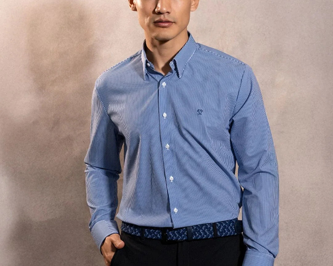 Camisa Performance rayas azul oscuro antiarrugas para hombre marca DANTE tallaje regular fit foto modelo