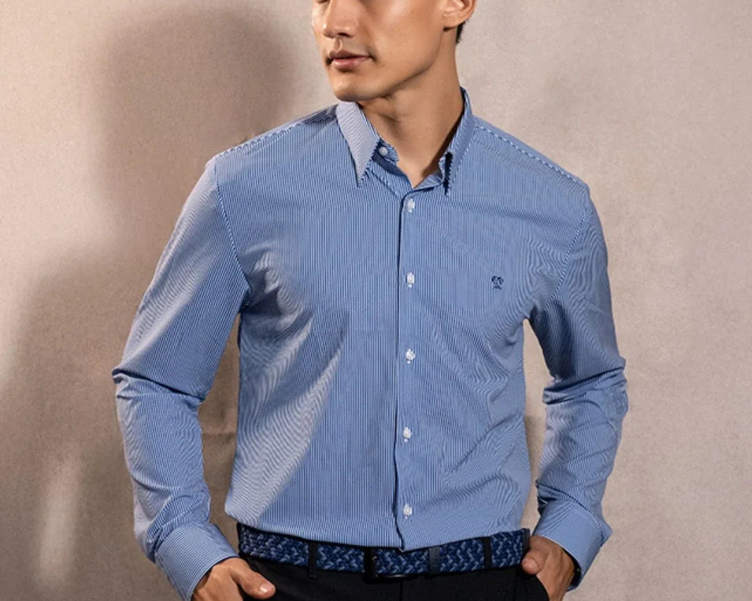 Camisa Performance rayas azul oscuro antiarrugas para hombre marca DANTE tallaje regular fit foto modelo2
