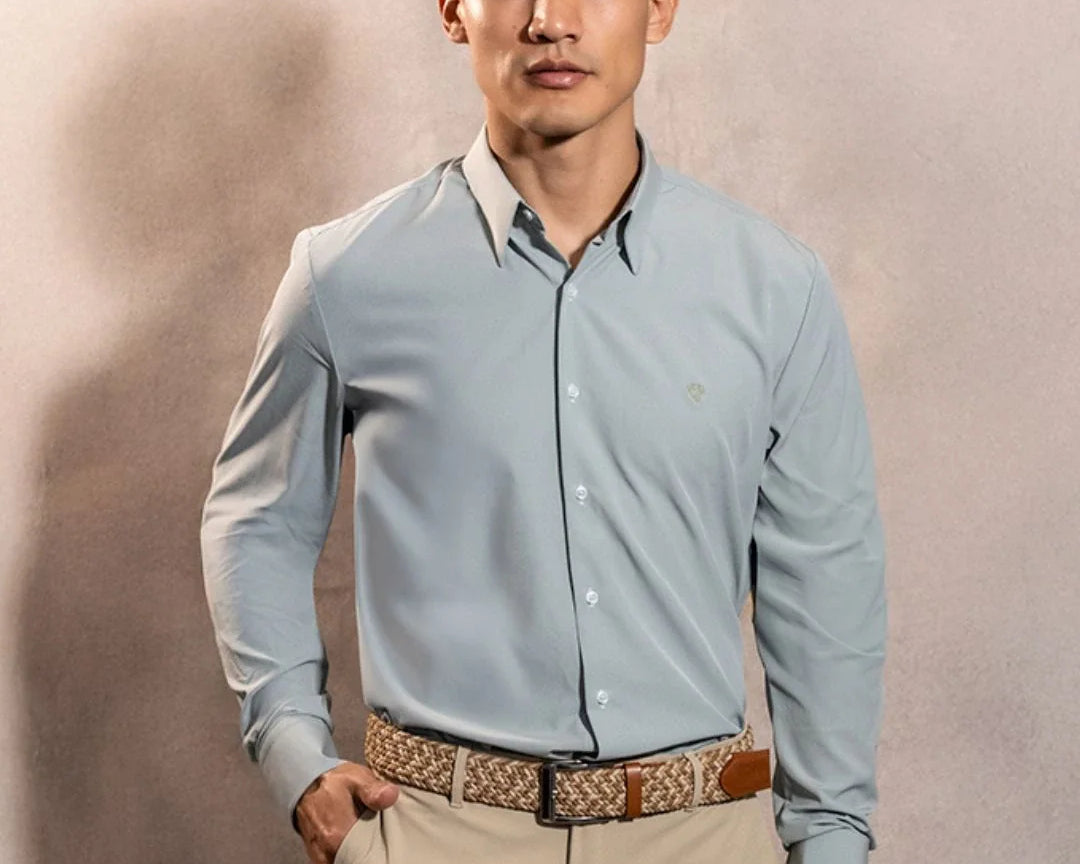 Camisa Performance verde sage antiarrugas para hombre marca DANTE tallaje regular fit foto modelo2