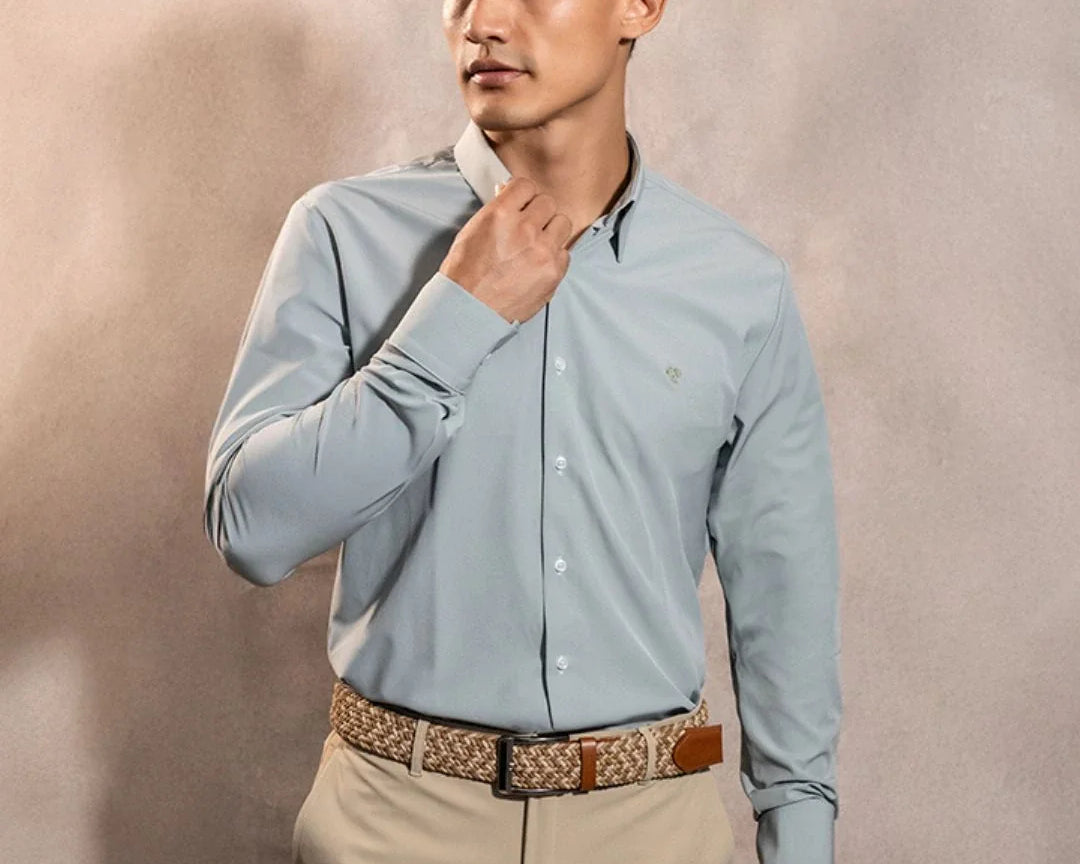 Camisa Performance verde sage antiarrugas para hombre marca DANTE tallaje regular fit foto modelo4