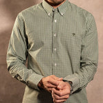 Camisa antimanchas Popelina Cuadros Verde Oscuro Lugano para hombre marca DANTE tallaje regular fit foto modelo close