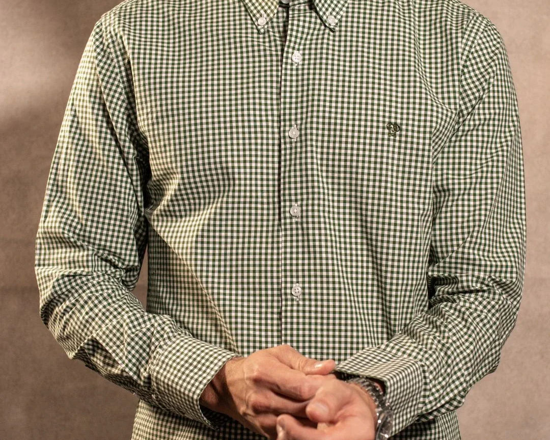 Camisa antimanchas Popelina Cuadros Verde Oscuro Lugano para hombre marca DANTE tallaje regular fit foto modelo close
