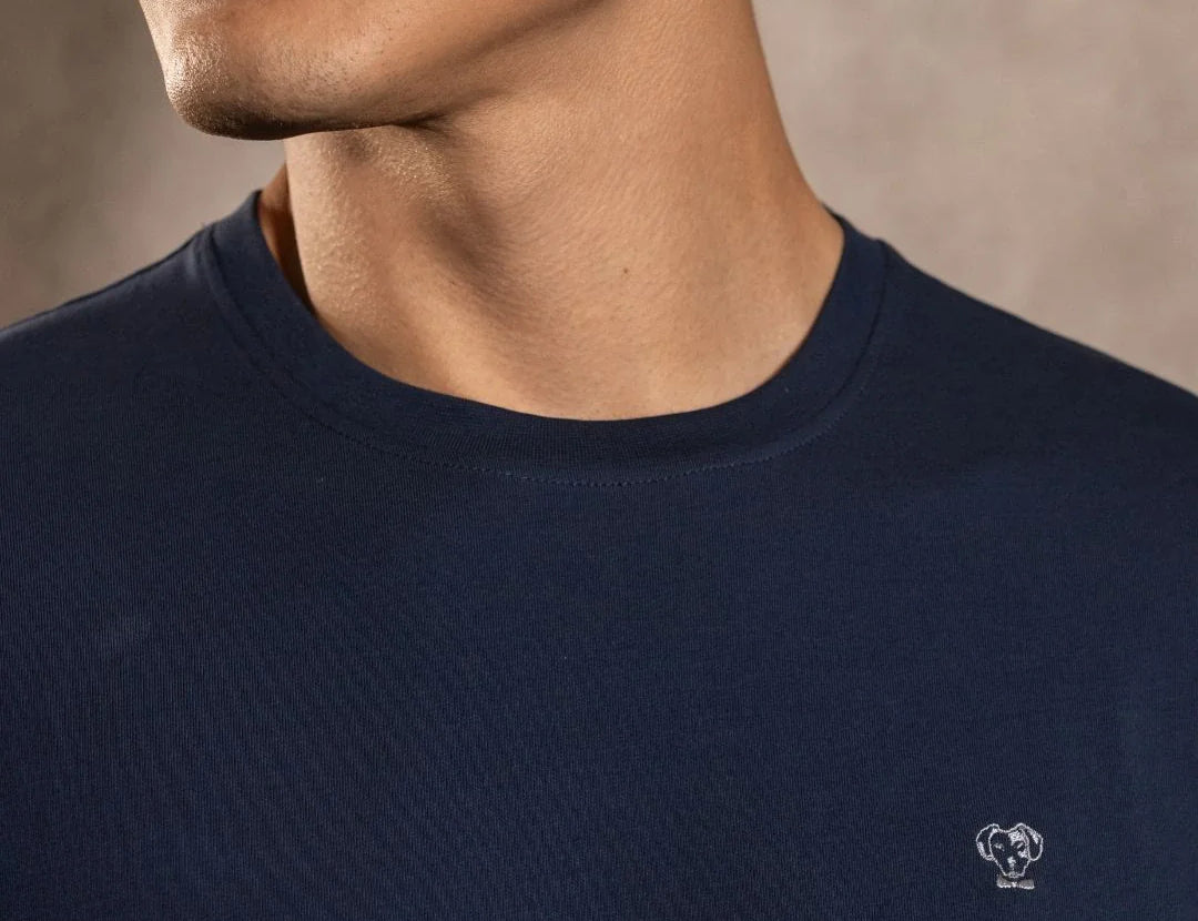 Camiseta antimanchas Dark Blue hombre marca DANTE tallaje regular fit foto close