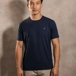 Camiseta antimanchas Dark Blue hombre marca DANTE tallaje regular fit foto modelo