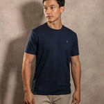 Camiseta antimanchas Dark Blue hombre marca DANTE tallaje regular fit foto modelo