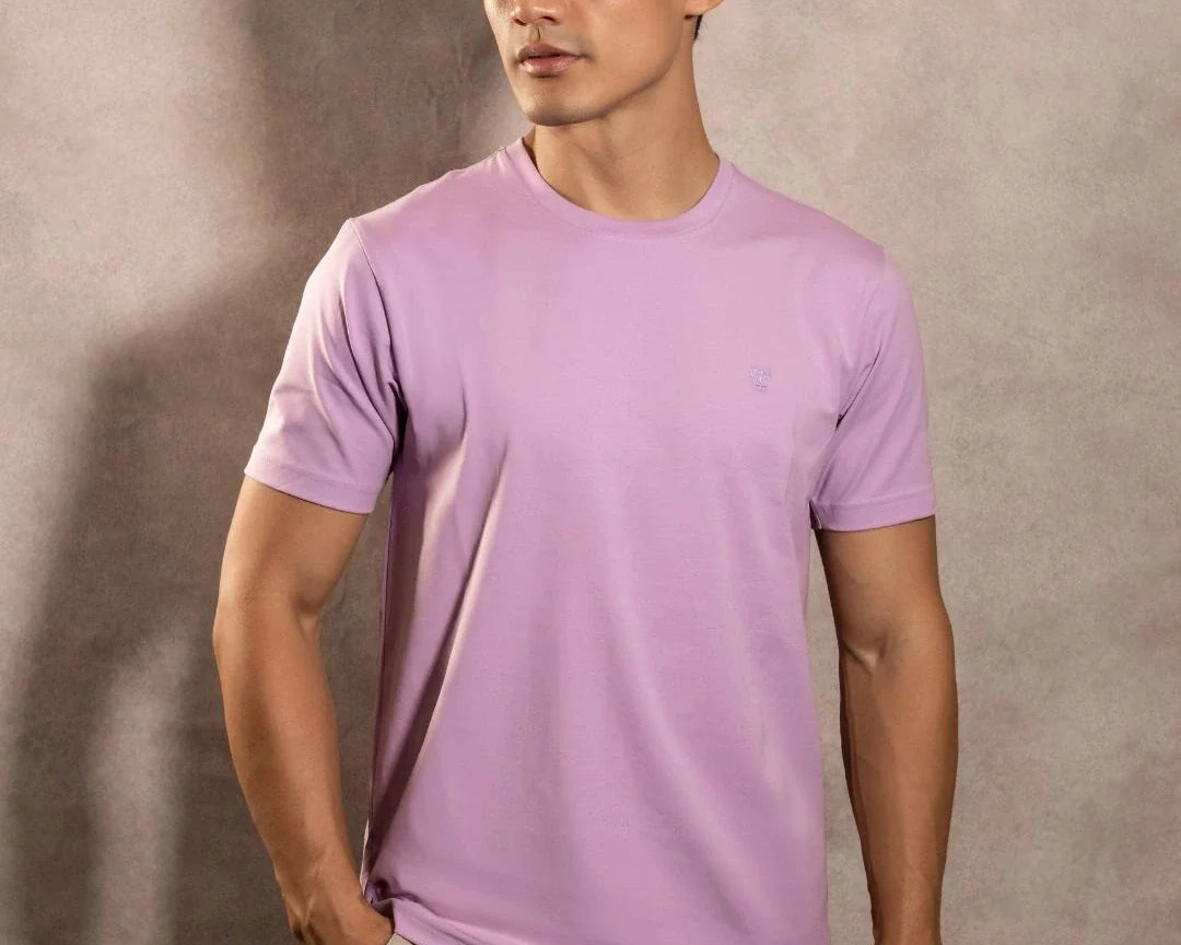 Camiseta antimanchas Lila Blue hombre marca DANTE tallaje regular fit foto modelo