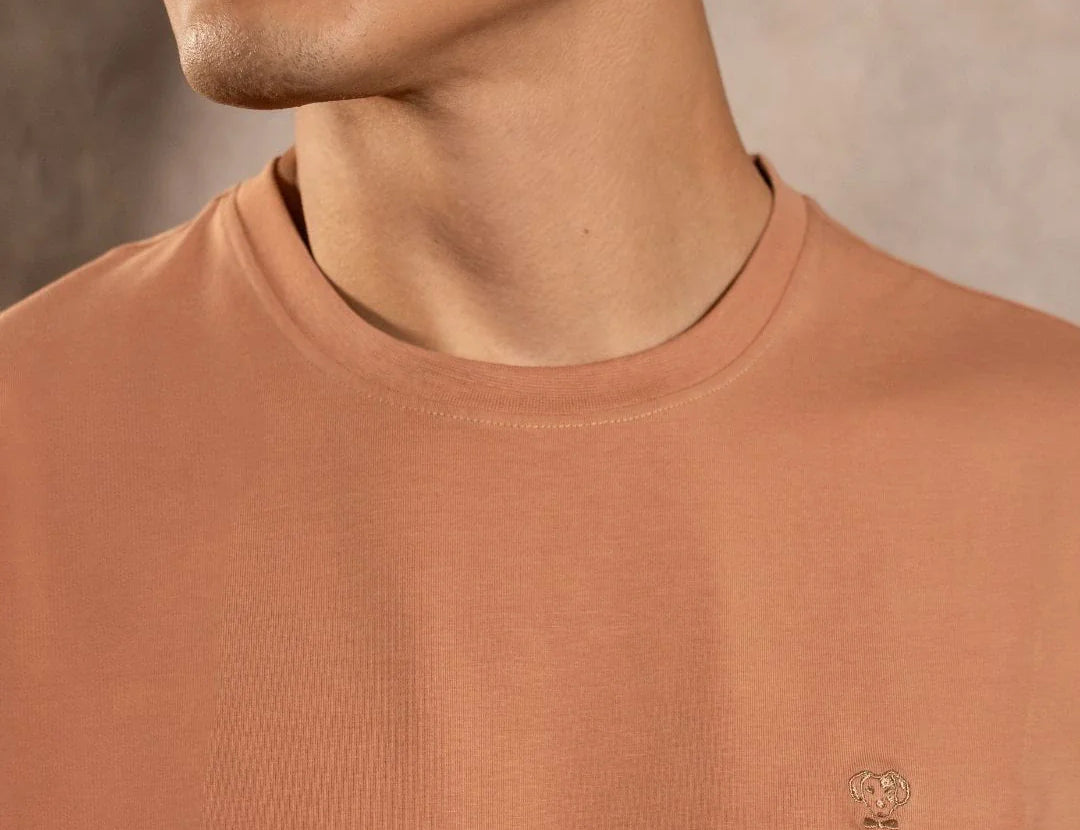 Camiseta antimanchas Mocca Blue hombre marca DANTE tallaje regular fit foto logo