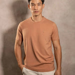 Camiseta antimanchas Mocca Blue hombre marca DANTE tallaje regular fit foto modelo