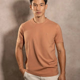 Camiseta antimanchas Mocca Blue hombre marca DANTE tallaje regular fit foto modelo