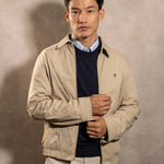 Chaqueta Antimanchas Kyoto Beige para hombre marca DANTE foto modelo