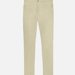 Pantalón performance antimanchas Taupé para hombre marca dante tallaje regular fit foto mockup
