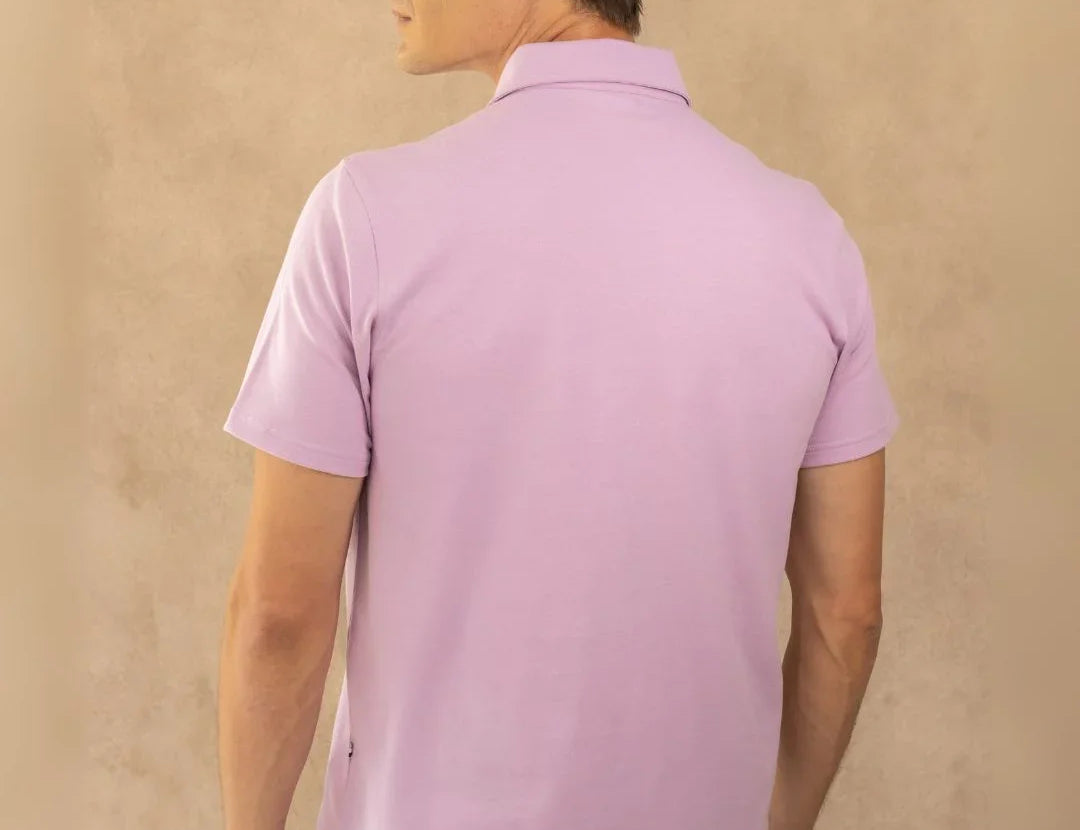 Polo Antimanchas Cuello Rígido Lila marca DANTE tallaje regular fit foto espalda