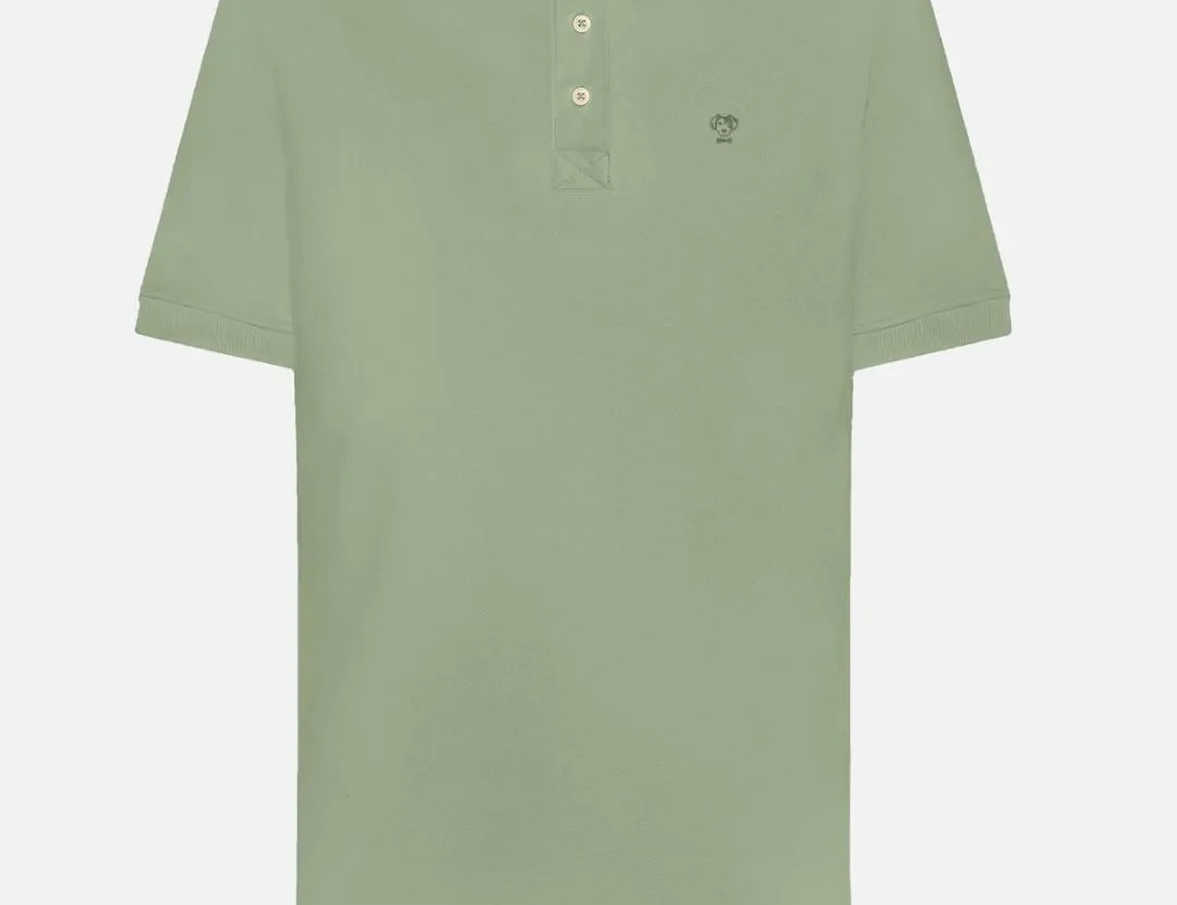 Polo Antimanchas Cuello Rígido Verde Sage marca DANTE tallaje regular fit foto MOCKUP